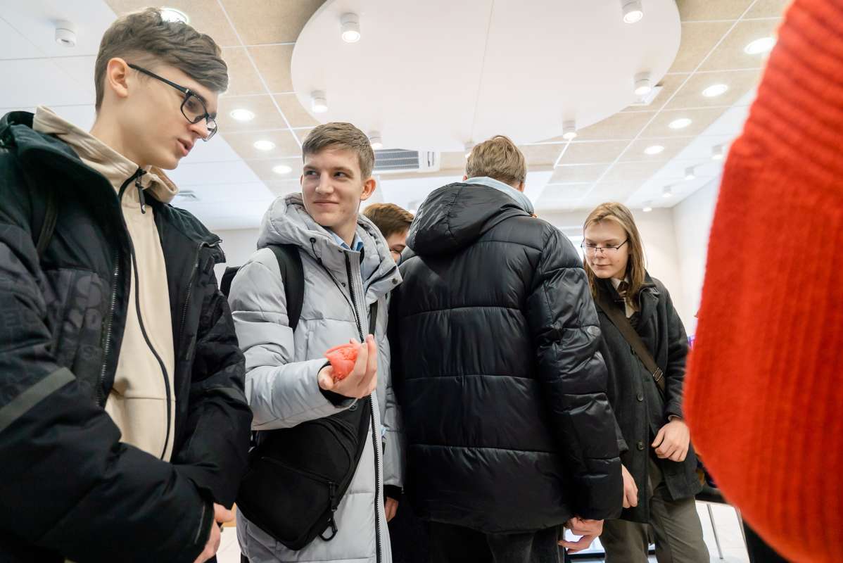 Старшеклассники гимназии № 642 «Земля и Вселенная» ознакомились с инженерной наукой в ВШТМиМФ