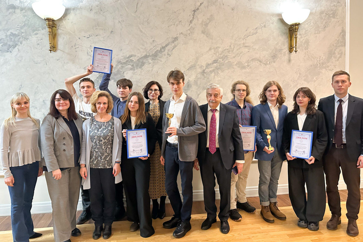 Cтудент ВШТМиМФ Артём Ушаков стал призёром региональной олимпиады по физике